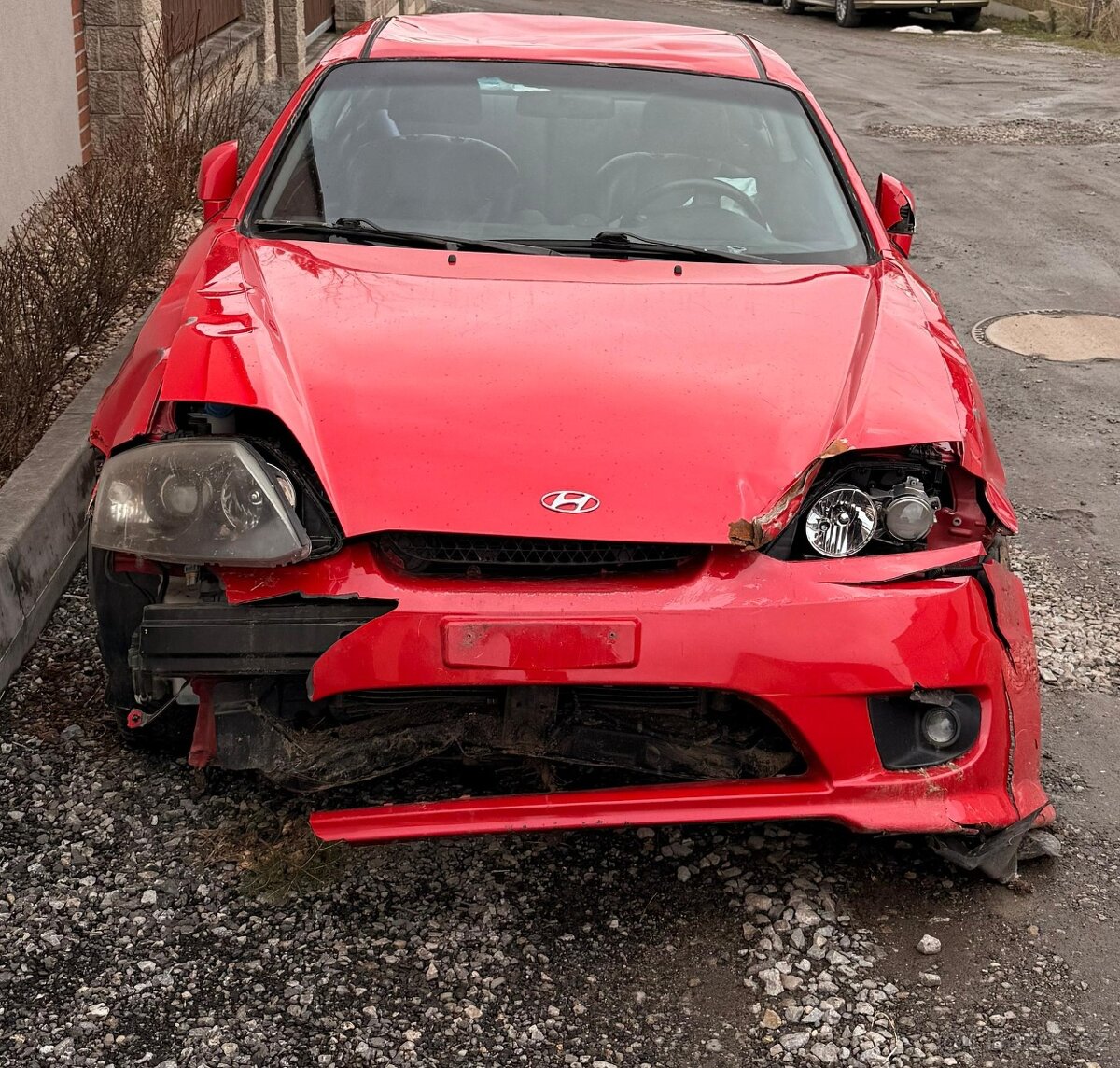Hyundai Coupé 2.0 , r.v.2006 bourané