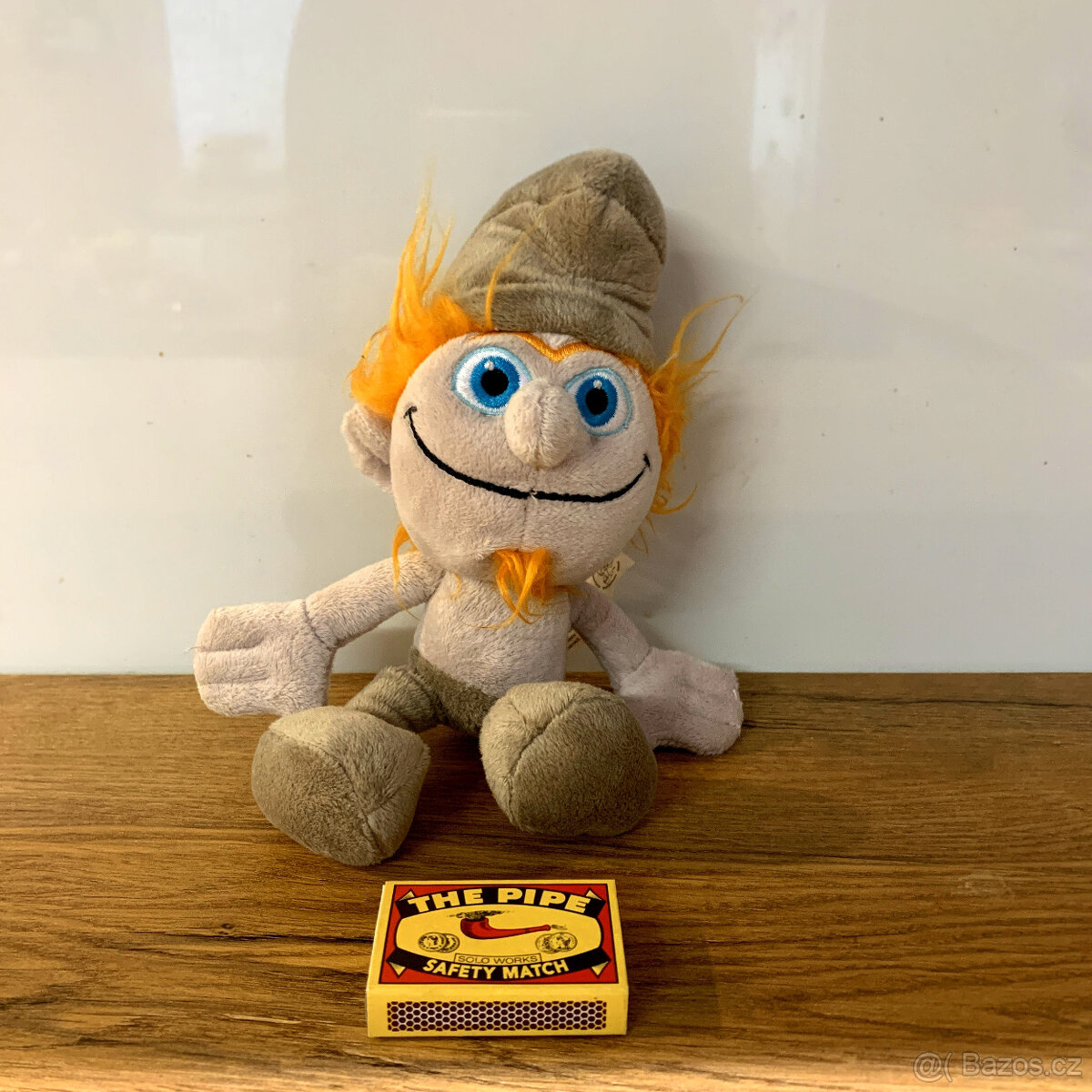 Plyšový skřítek se zrzavými vlasy