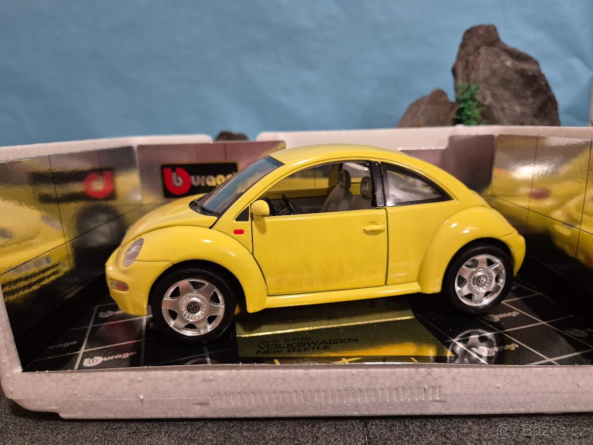 Prodám model 1:18 Volkswagen new Beetle 1998