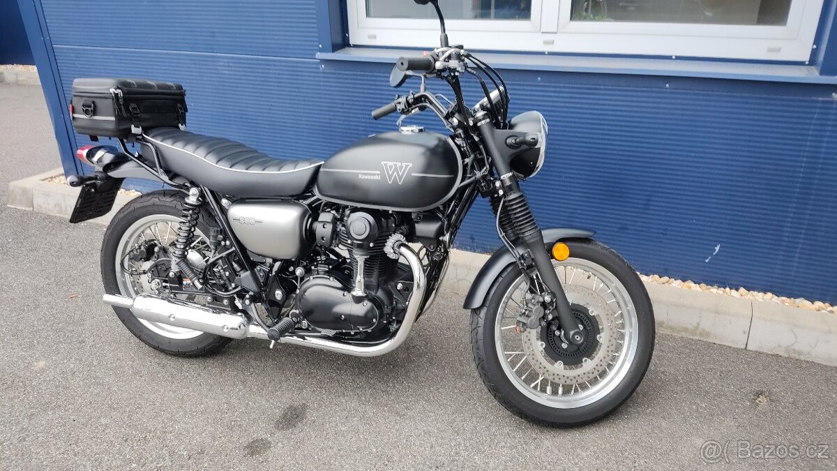 Kawasaki W800 street