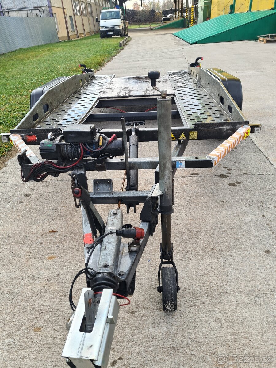 Vlek na odtah a prepravu osobnich Aut