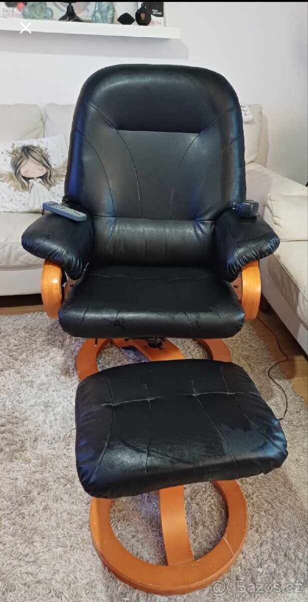 Masážní křeslo s dřevěnou konstrukcí