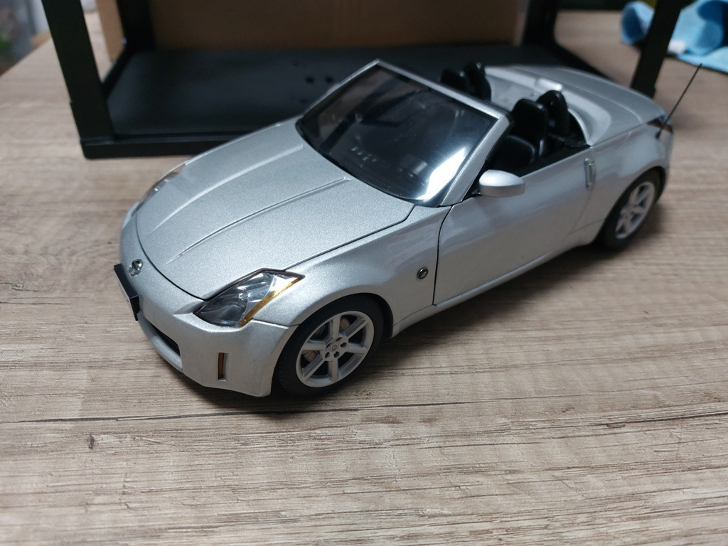 model auta Nissan 350 Z Roadster 1:18 Autoart