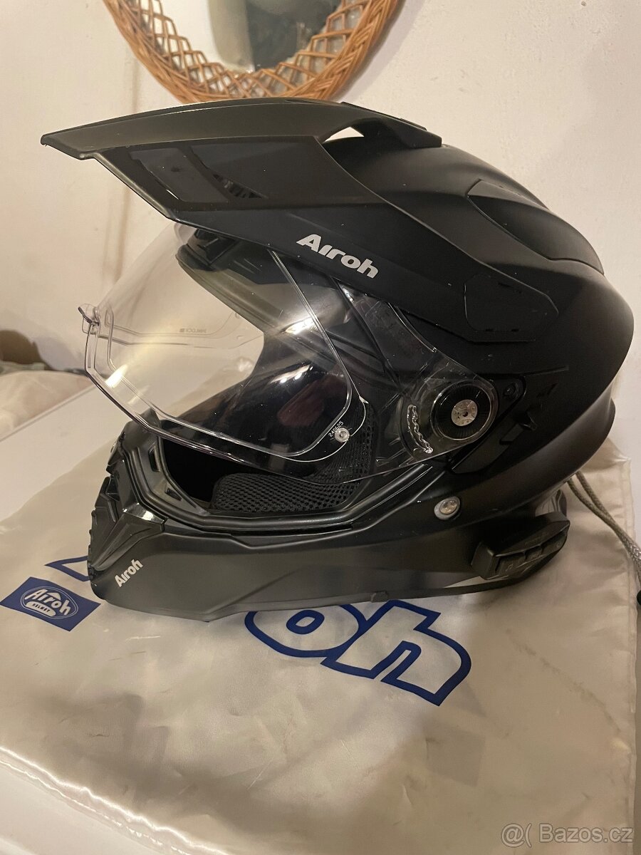 Přilba Airoh commander xs s intercomem u-com4