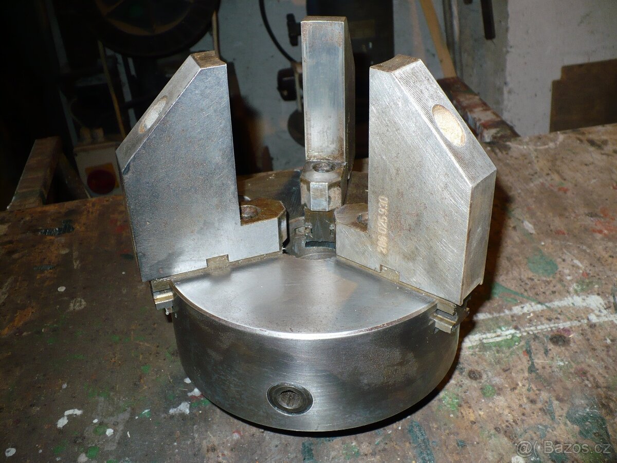 Sklíčidlo k soustruhu s dlouhými čelistmi