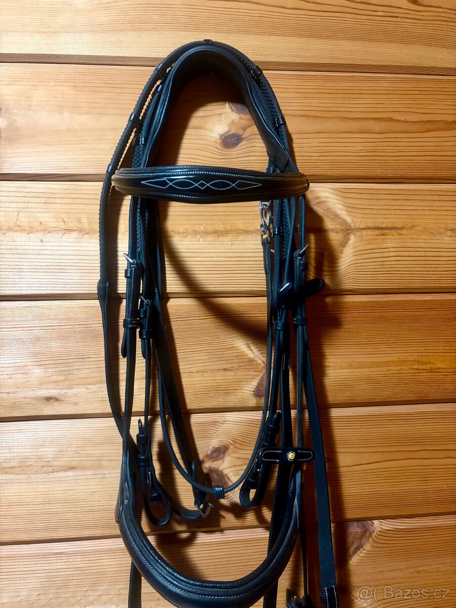 Anatomická uzdečka EQUESTRO s otěžemi, černá Full