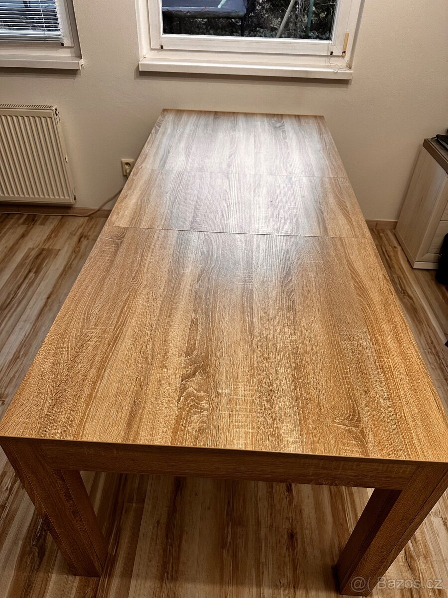 Jídelní stůl rozkládací