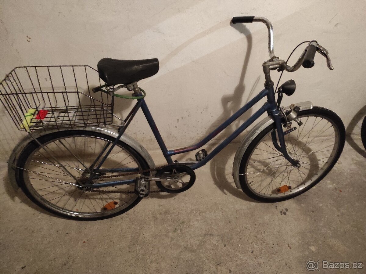 2x staré kola v pojízdném stavu.