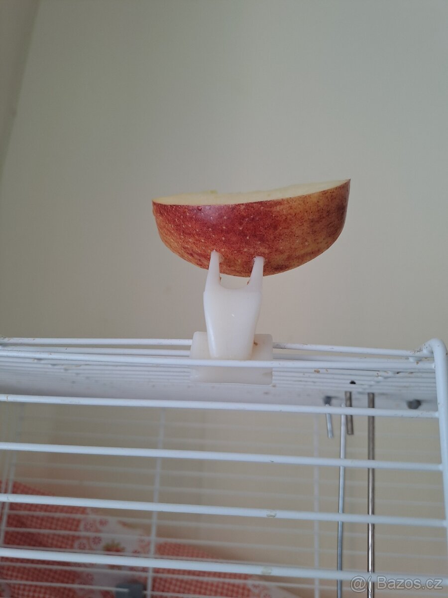 Držák ovoce na klec