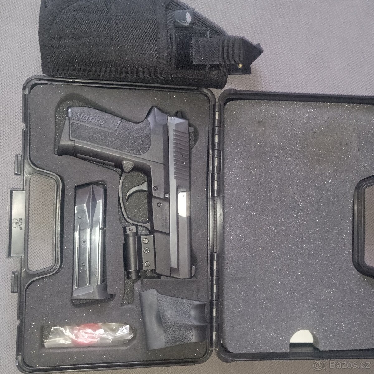 Prodám pistoli Sig Sauer 9 mm s laserem