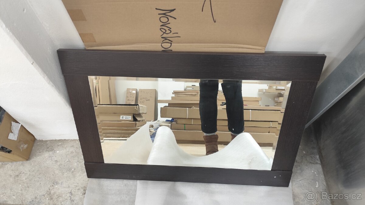 NOVÉ nástěnné zrcadlo, rám černo-hnědé dřevo