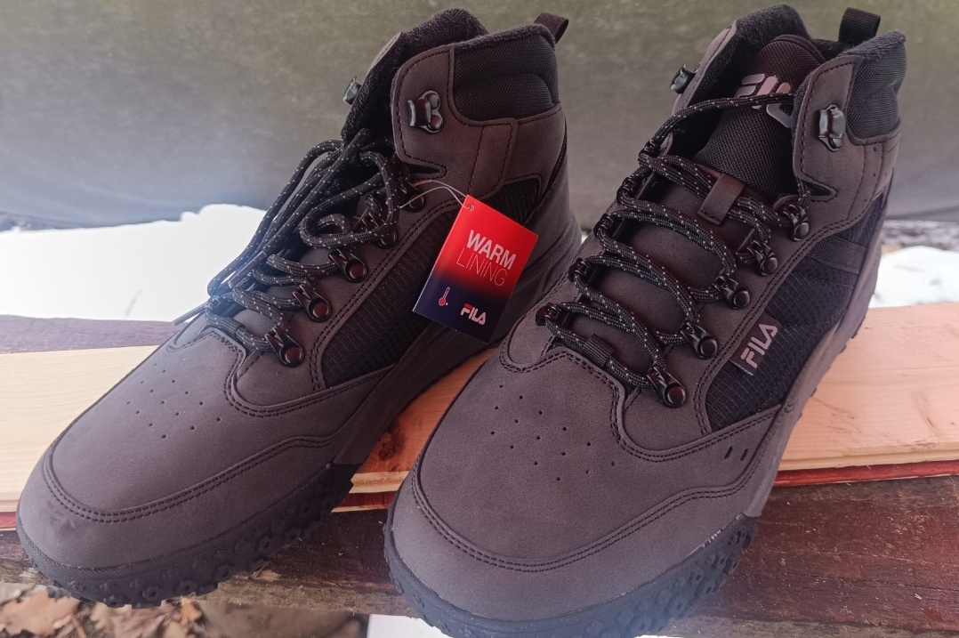 Nové zimní boty + 10 párů ponožek zdarma