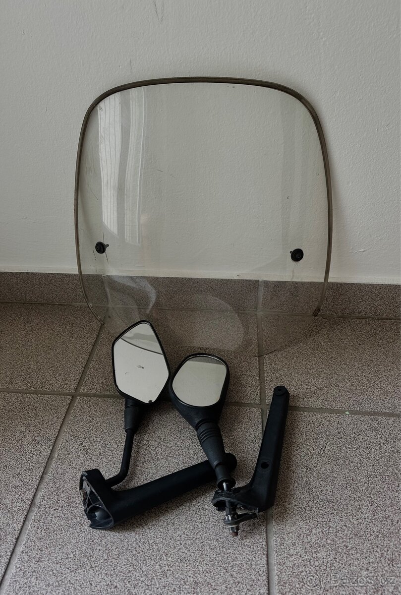 Plexisklo na skůtr/motorku