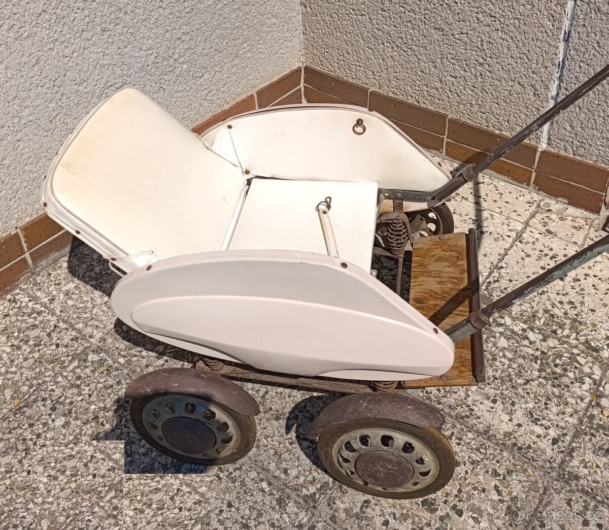 Starožitný kočárek sporták bílý