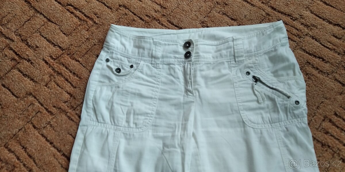 šortky, třičtvrtáky, trenýrky, sukně