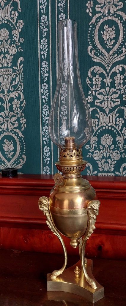 Starožitná petrolejová lampa