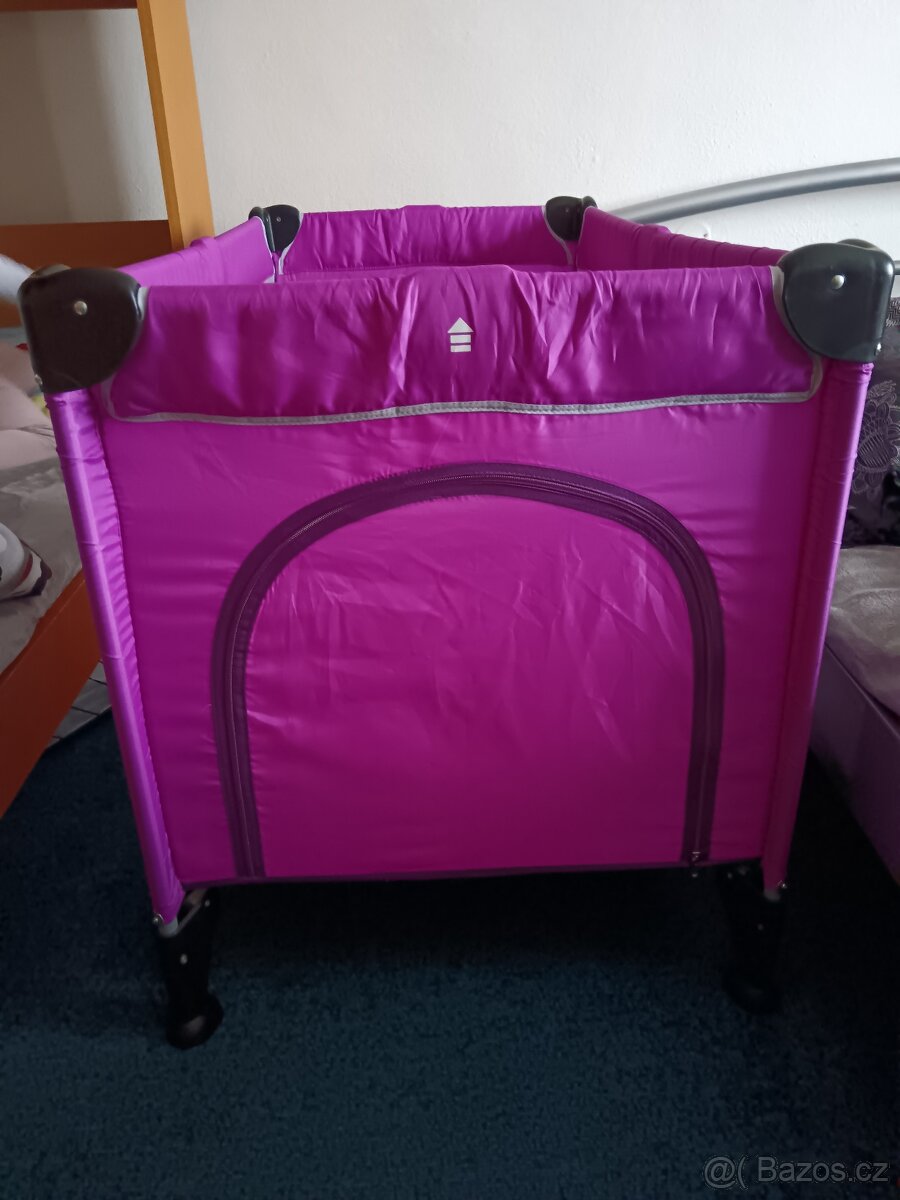 Cestovní postýlka