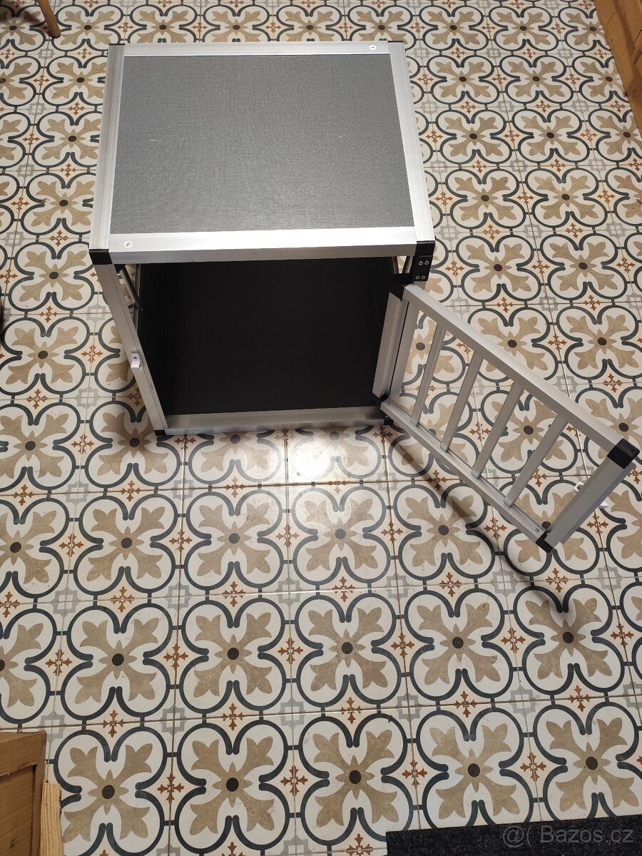 Přepravní box, klec. Rezervováno.