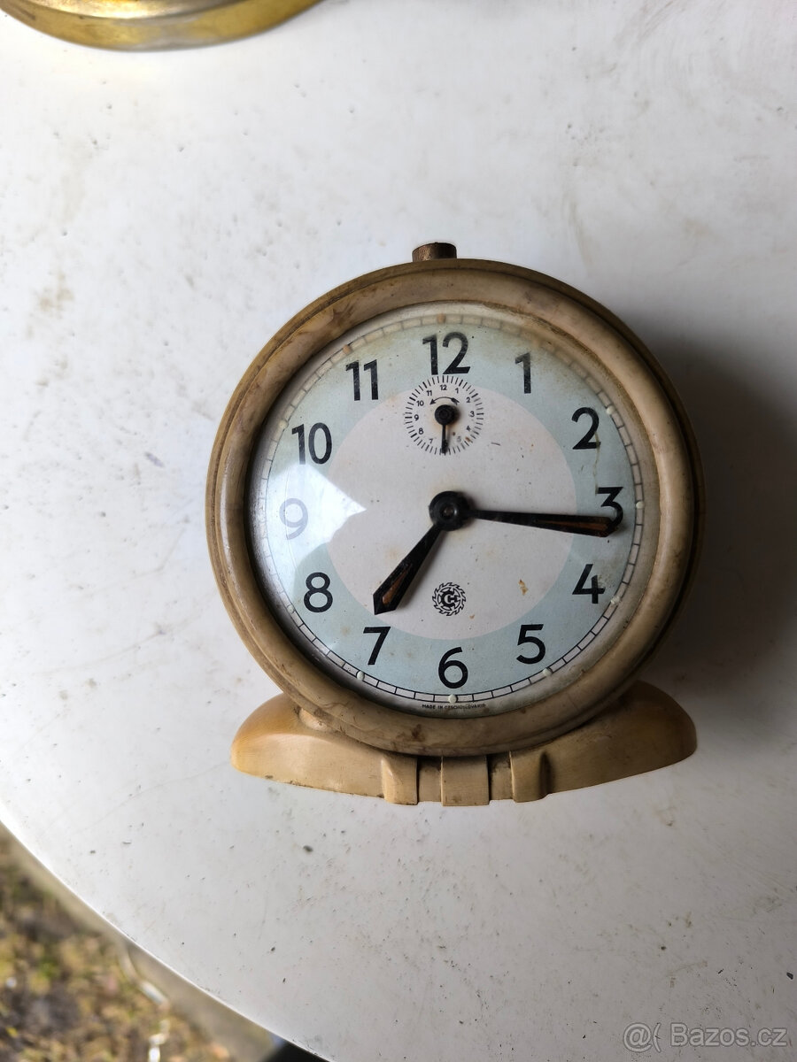 Starý budík Chronotechna,bílá barva Prim, staré hodiny, č.2