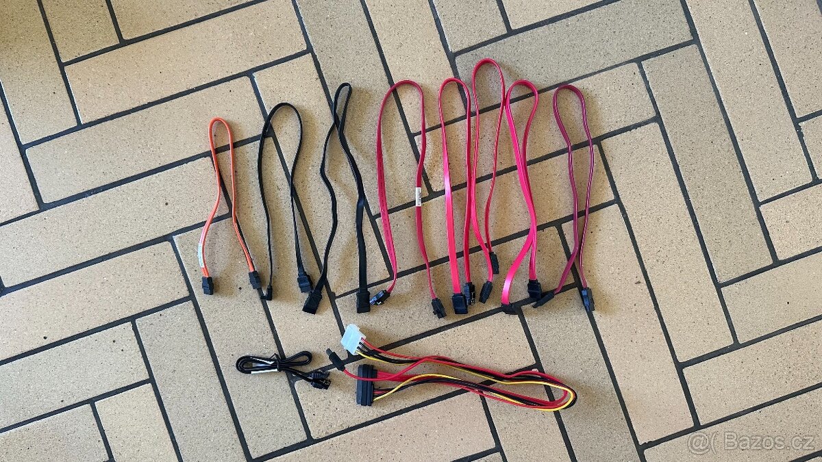 Mix SATA kabelů / 50ks