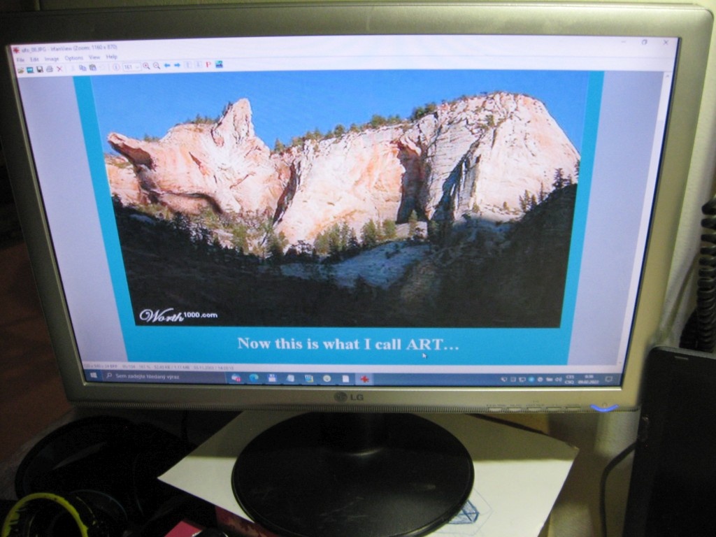 Monitor LG stříbrný 19" širokoúhlý