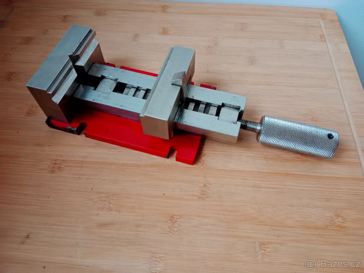 Strojní svěrák rychloupínací podobný STROJTEX