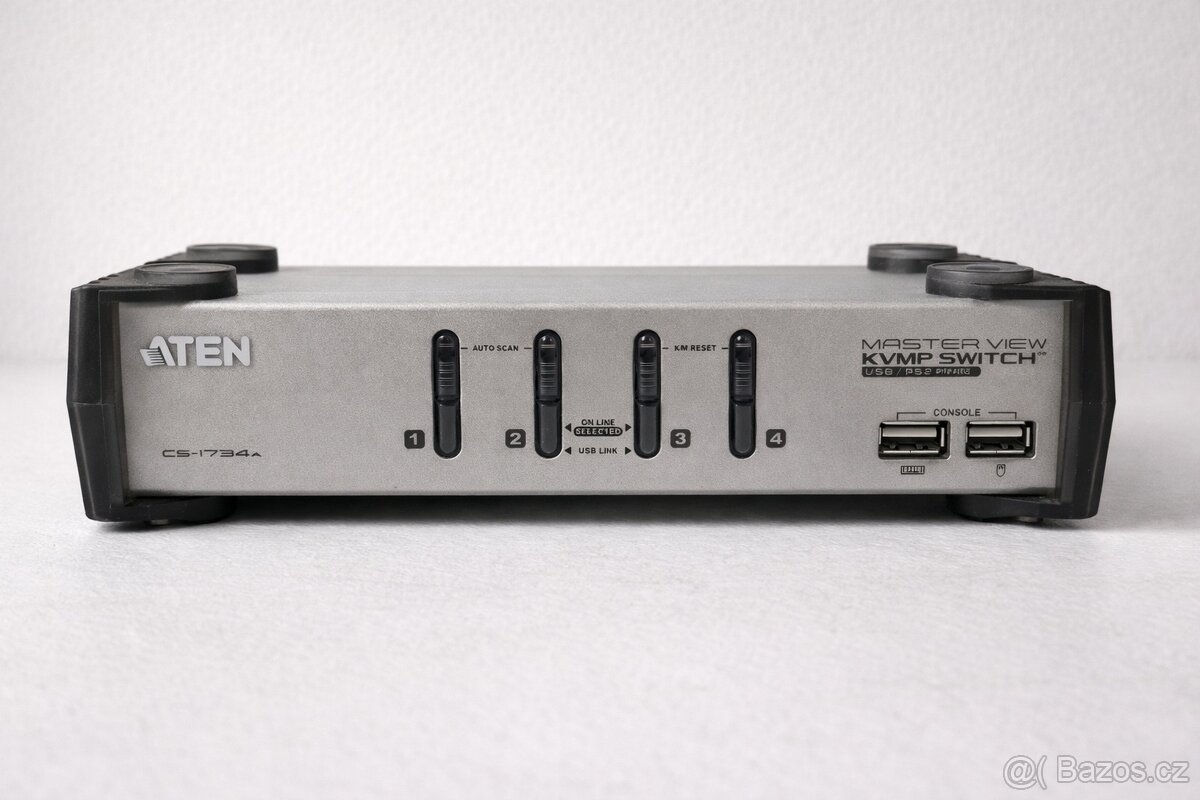 KVM switch pro ovládání 4 počítačů