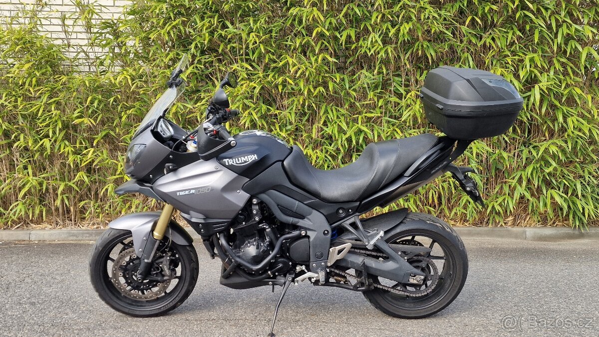 TRIUMPH TIGER 1050