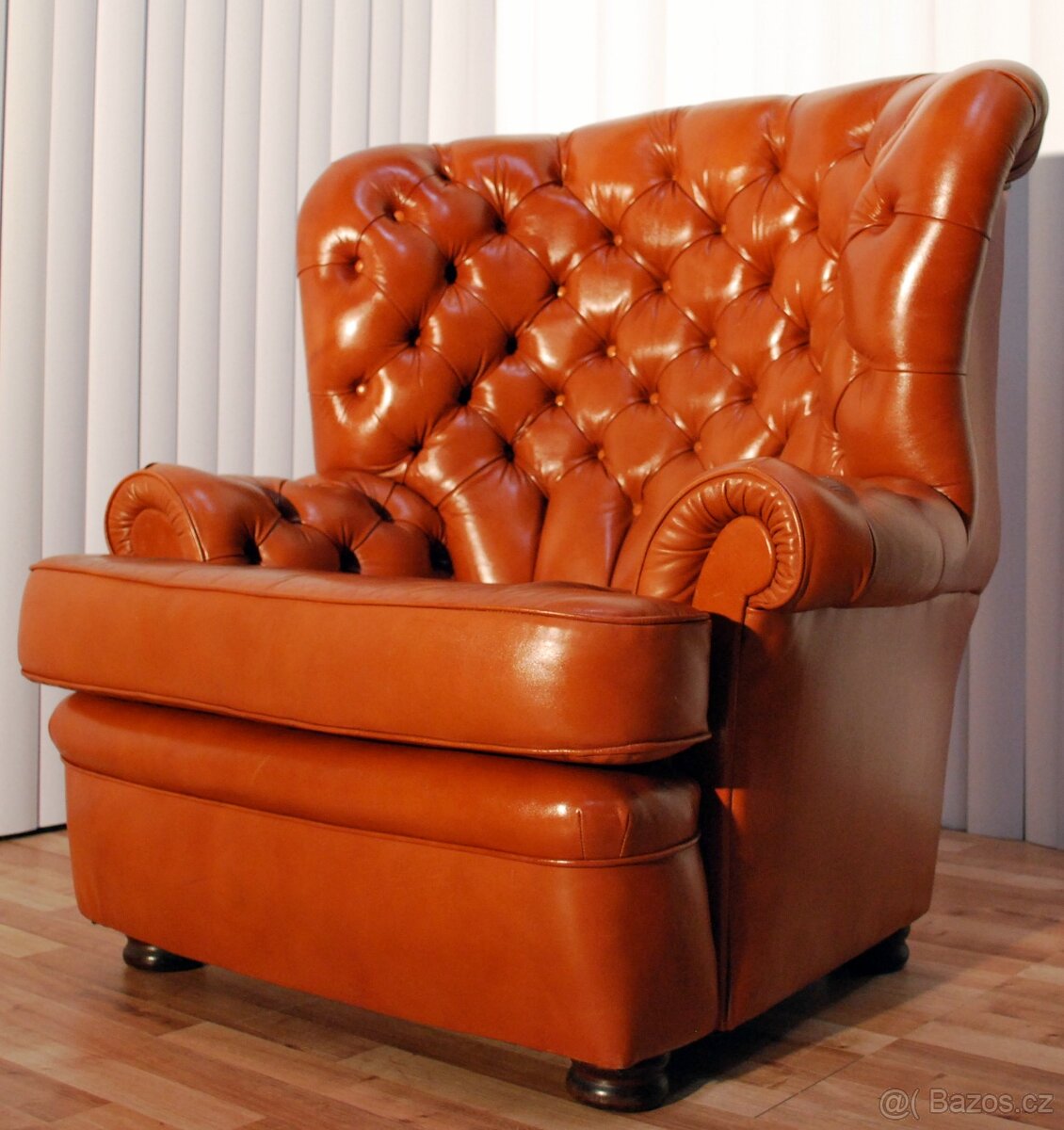 CHESTERFIELD-KRESLO-KUZE-zn.-WADE-ANGLIE