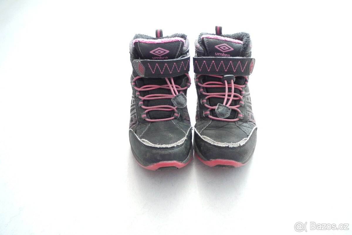 Zimní dívčí boty velikosti 31 / Umbro