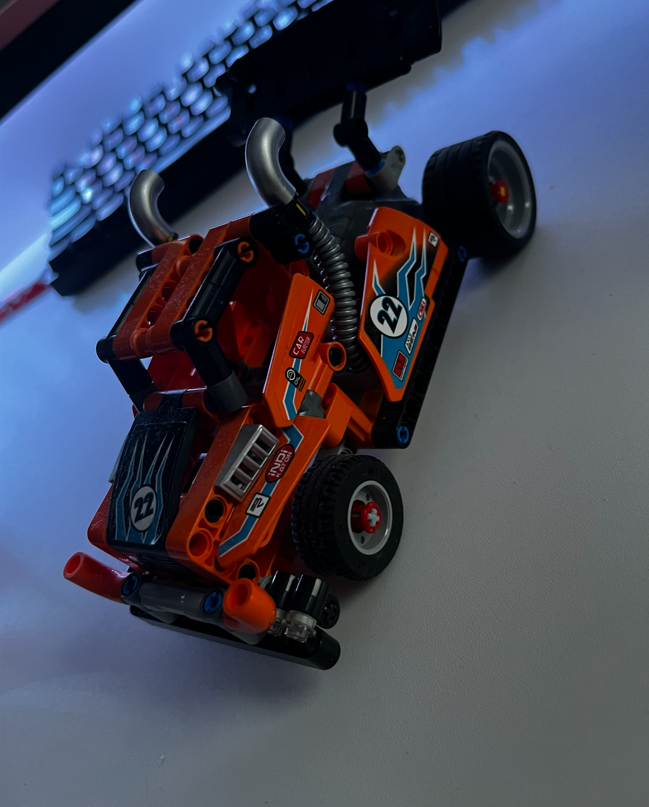 LEGO Technic 42104 Kaskadérské auto – s natahovacím motorem