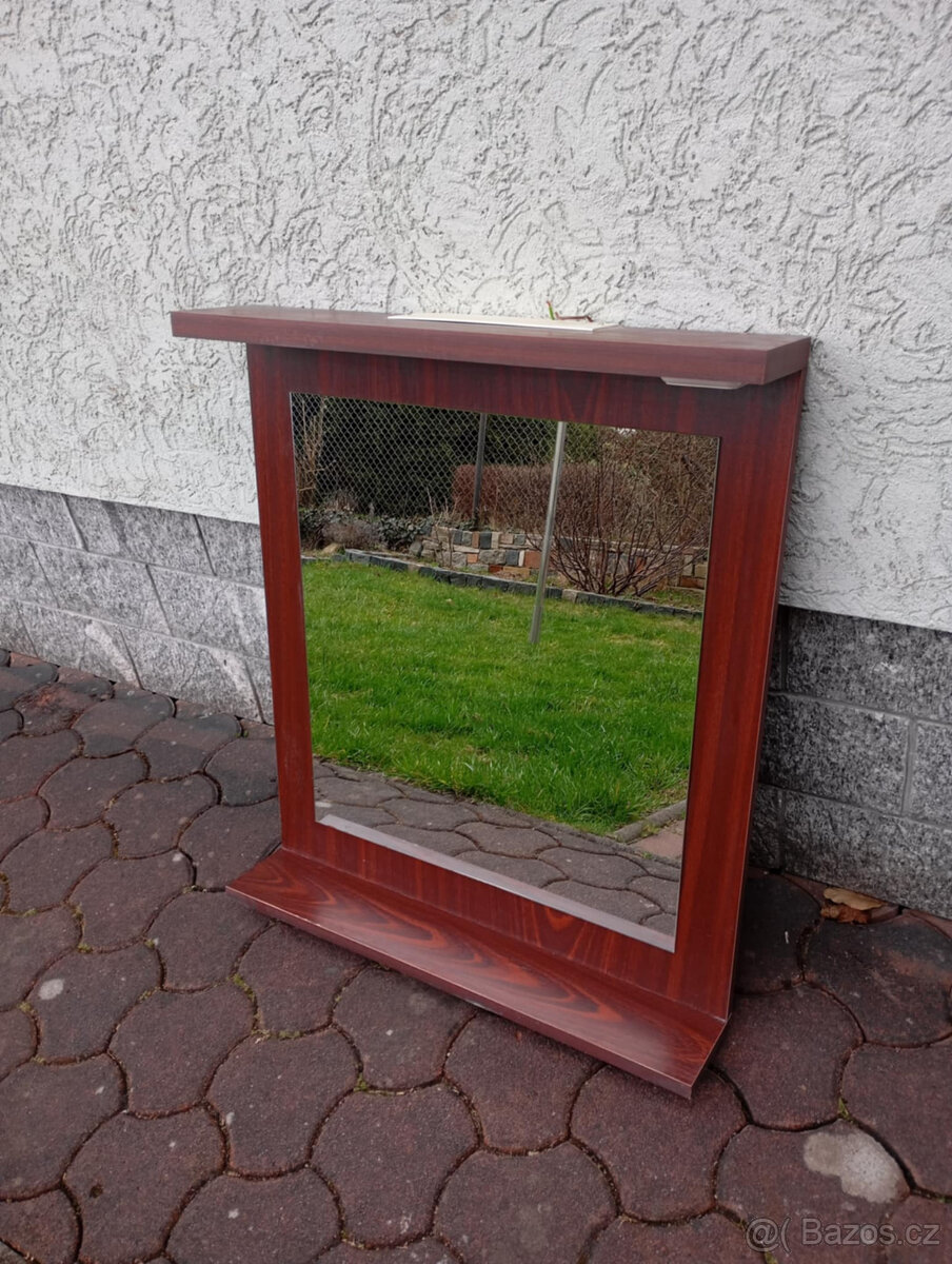 Prodám zrcadlo do koupelny se světlem. Rozměr 75x65 cm.