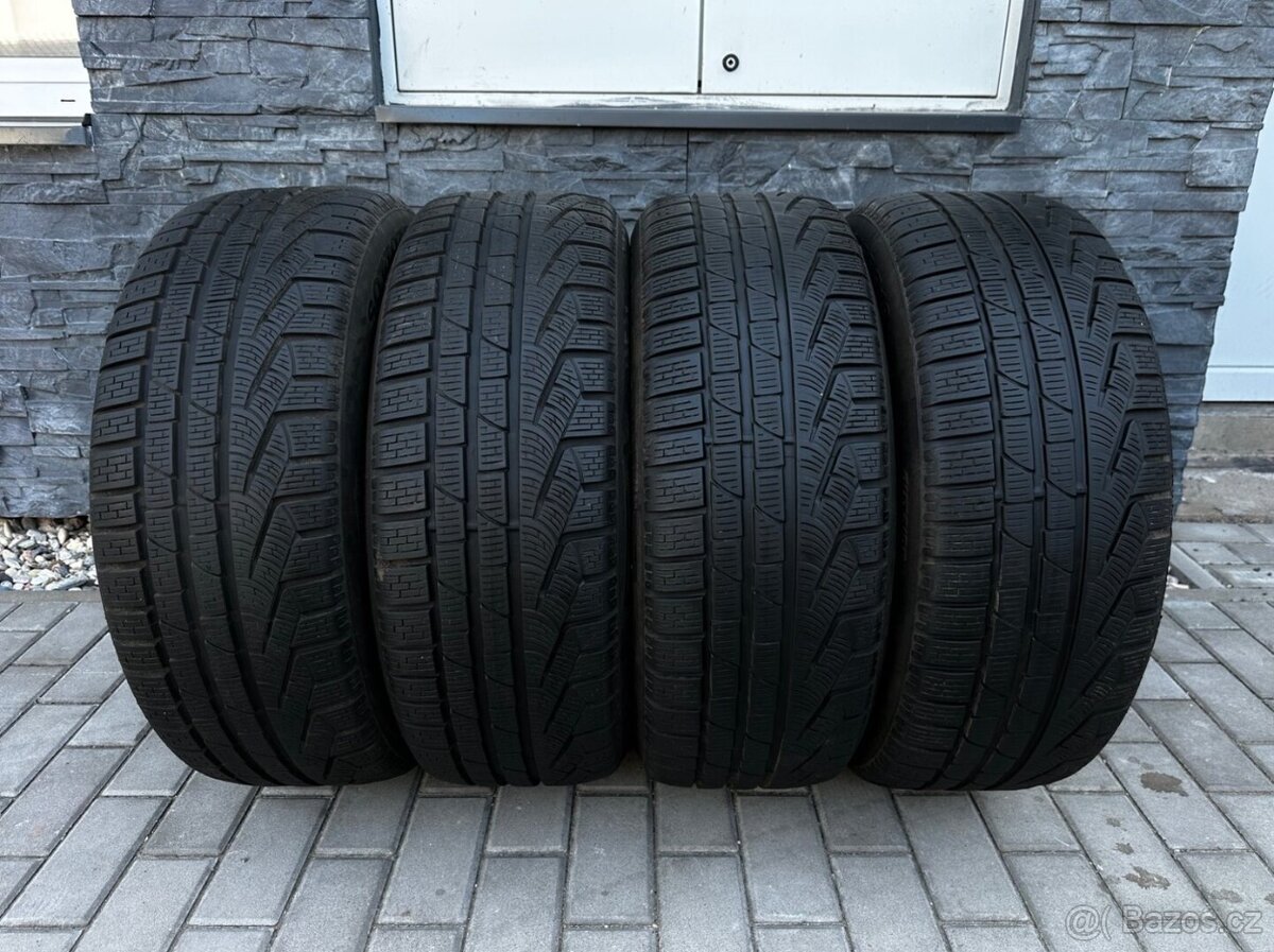 Sada pneu Pirelli 235/55/18 104H
