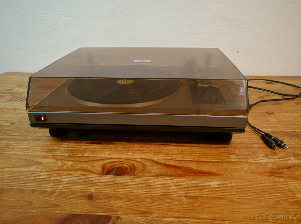 Gramofon Tesla NC 300 s předzesilovačem