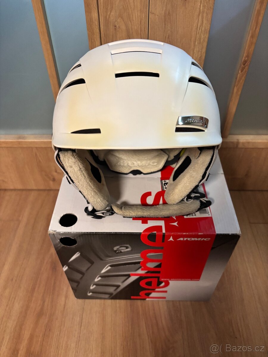 Lyžařska helma ATOMIC