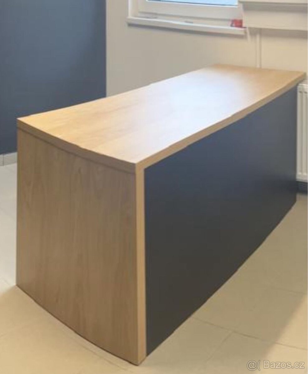 Psací stůl na míru - antracit / dekor dřeva