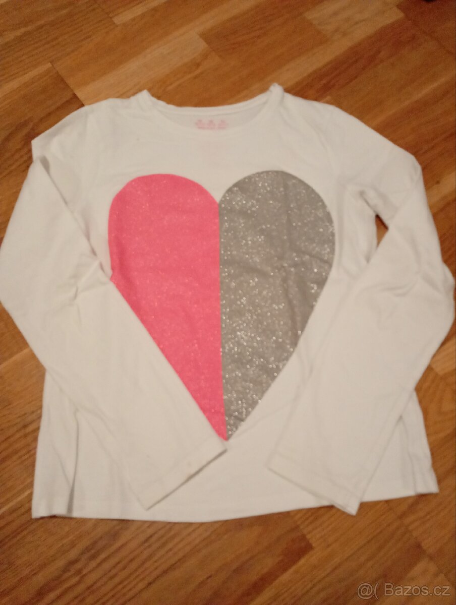 Dívčí bíle tričko s dlouhým rukávem