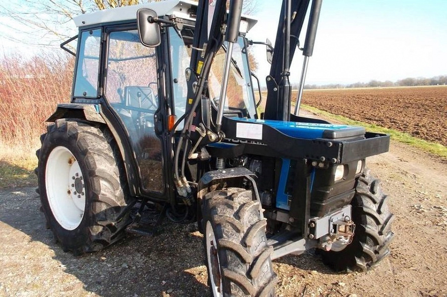 New Holland 3435 Posilovač řízení