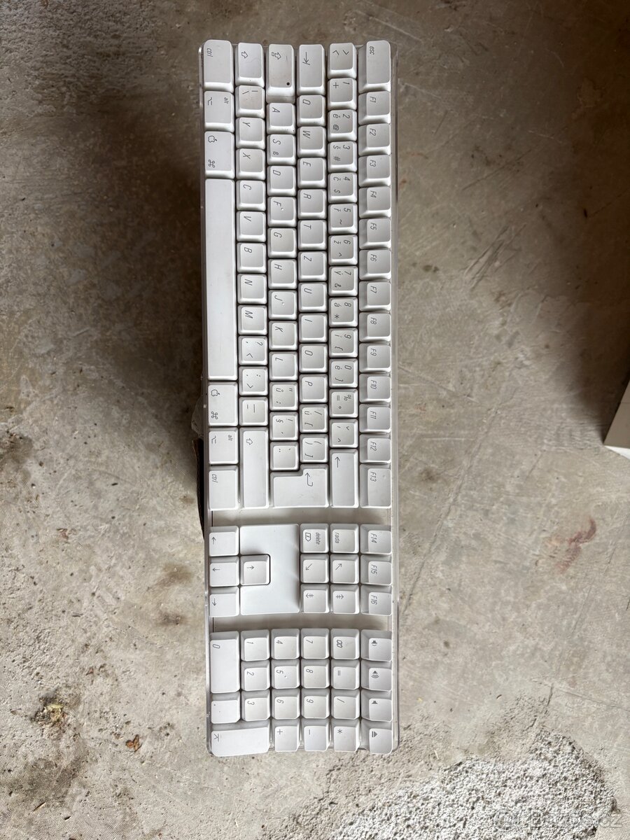 Apple Wireless Keyboard (CZ layout) – bezdrátová klávesnice