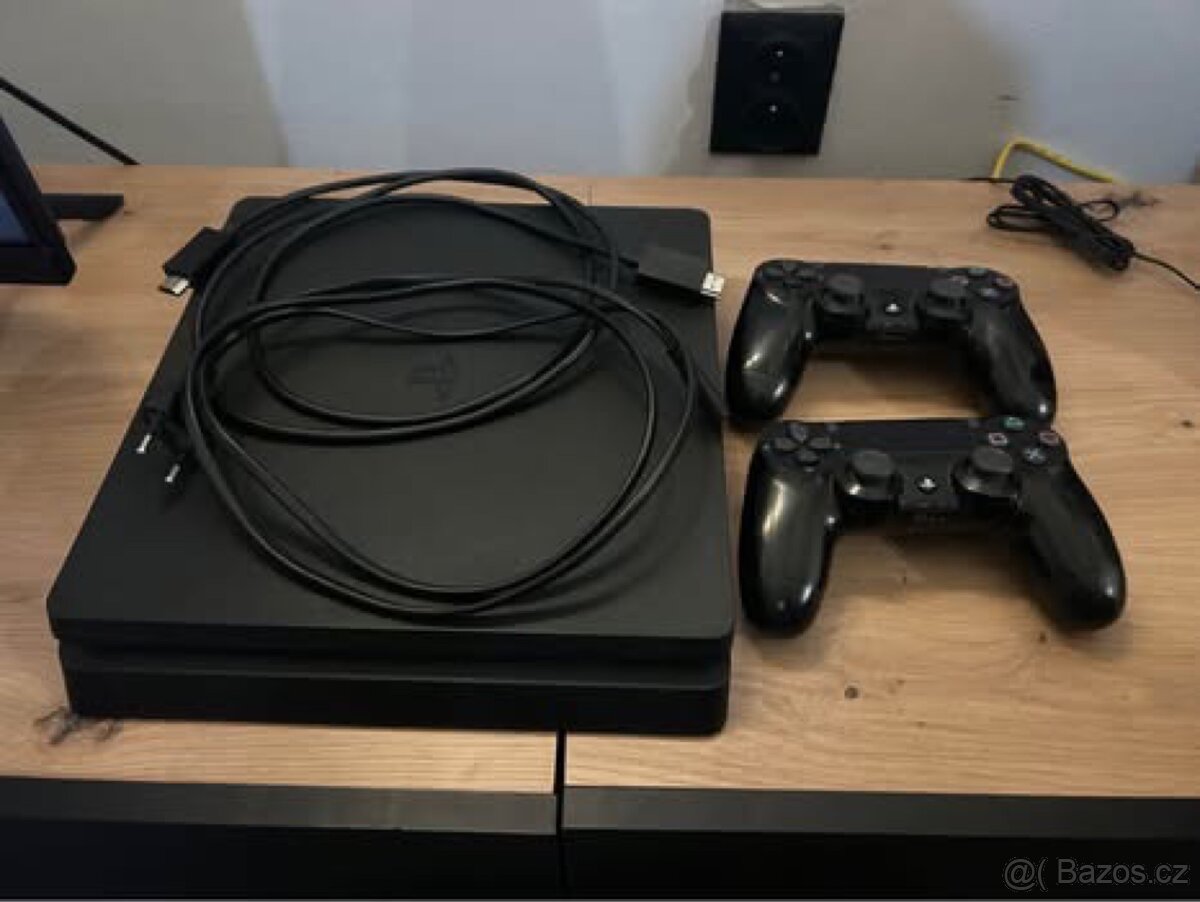 Ps4 slim 1TB, 2 ovladače