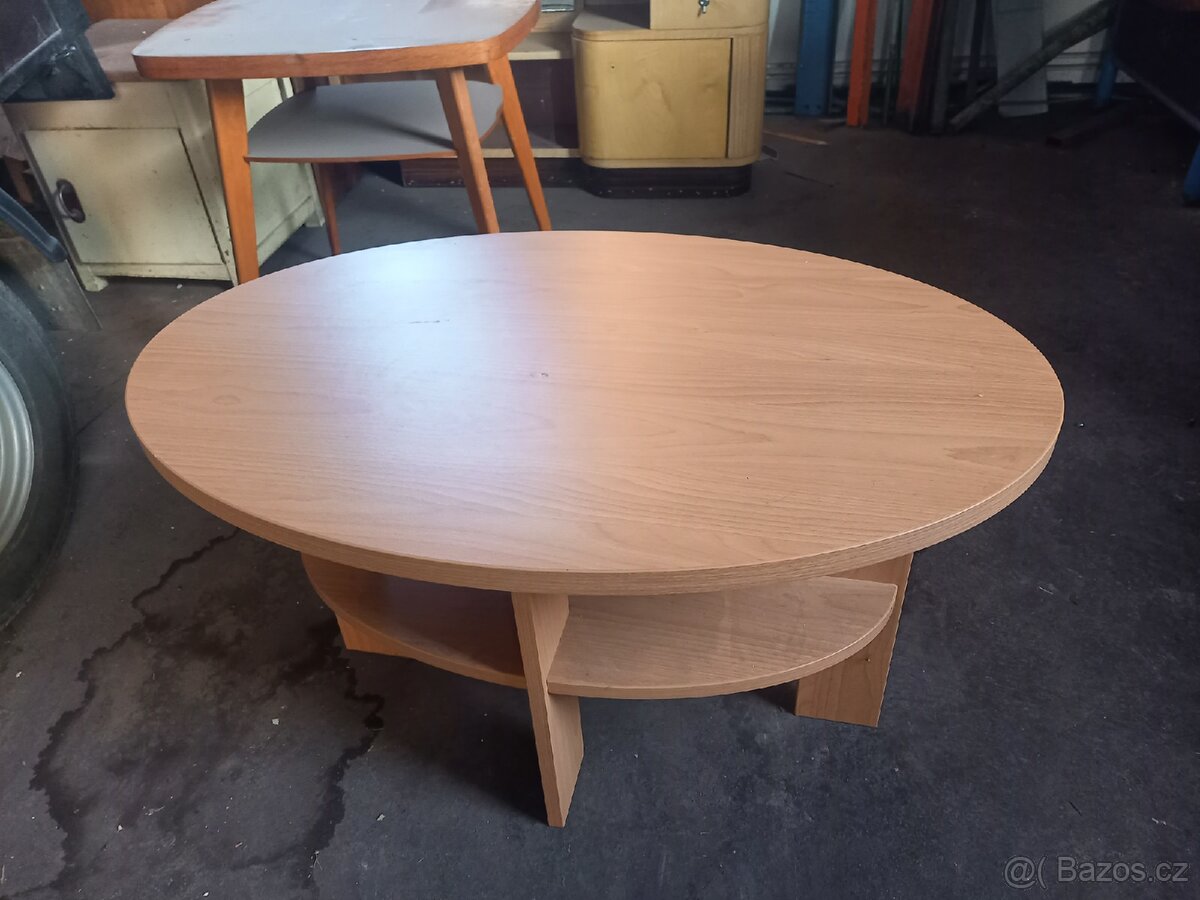 Stolek dřevotříska