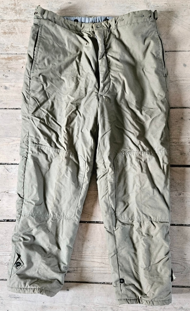 Staré pracovní zateplené kalhoty zelené 2
