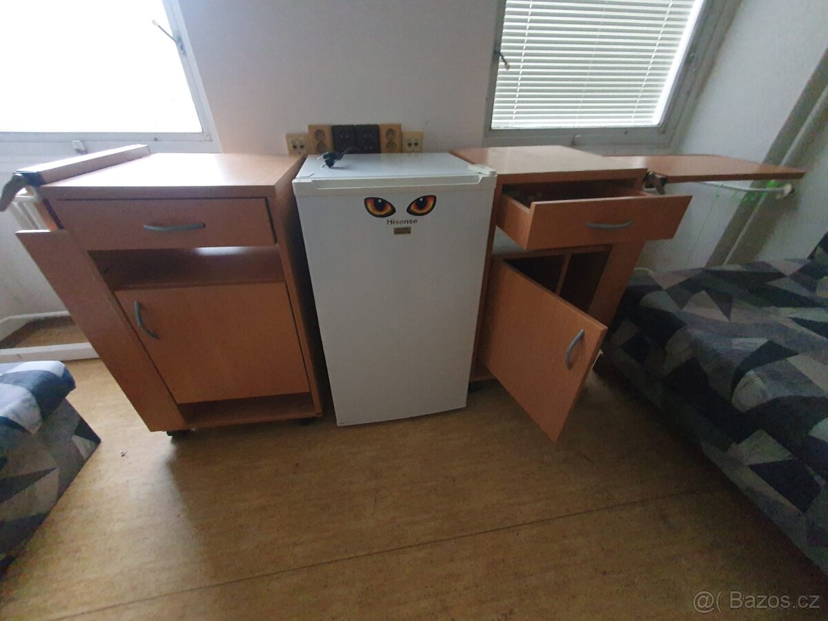 noční stolek na kolečkách - 15ks