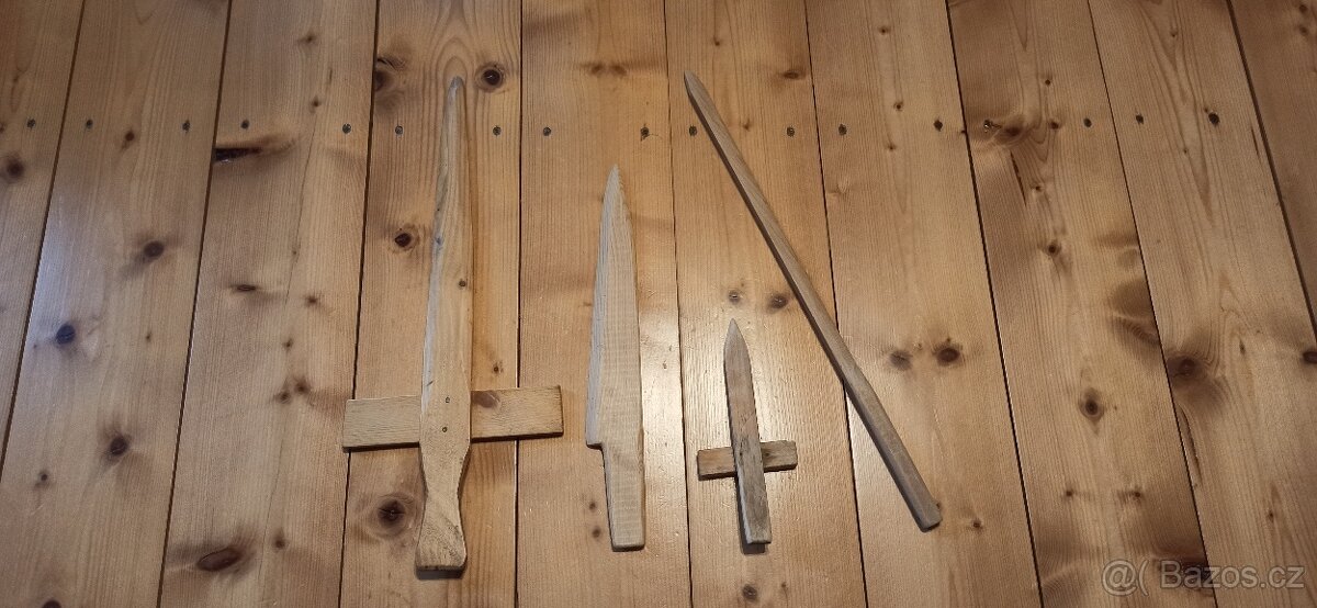 Dřevěné meče a dýky