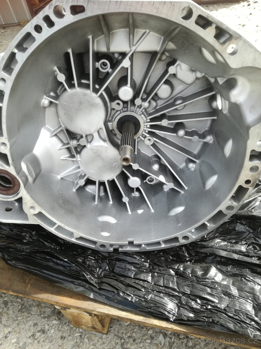 SKLADEM manuální převodovka PF6 , PK6