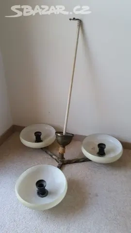 Starý mosazný tříramenný lustr