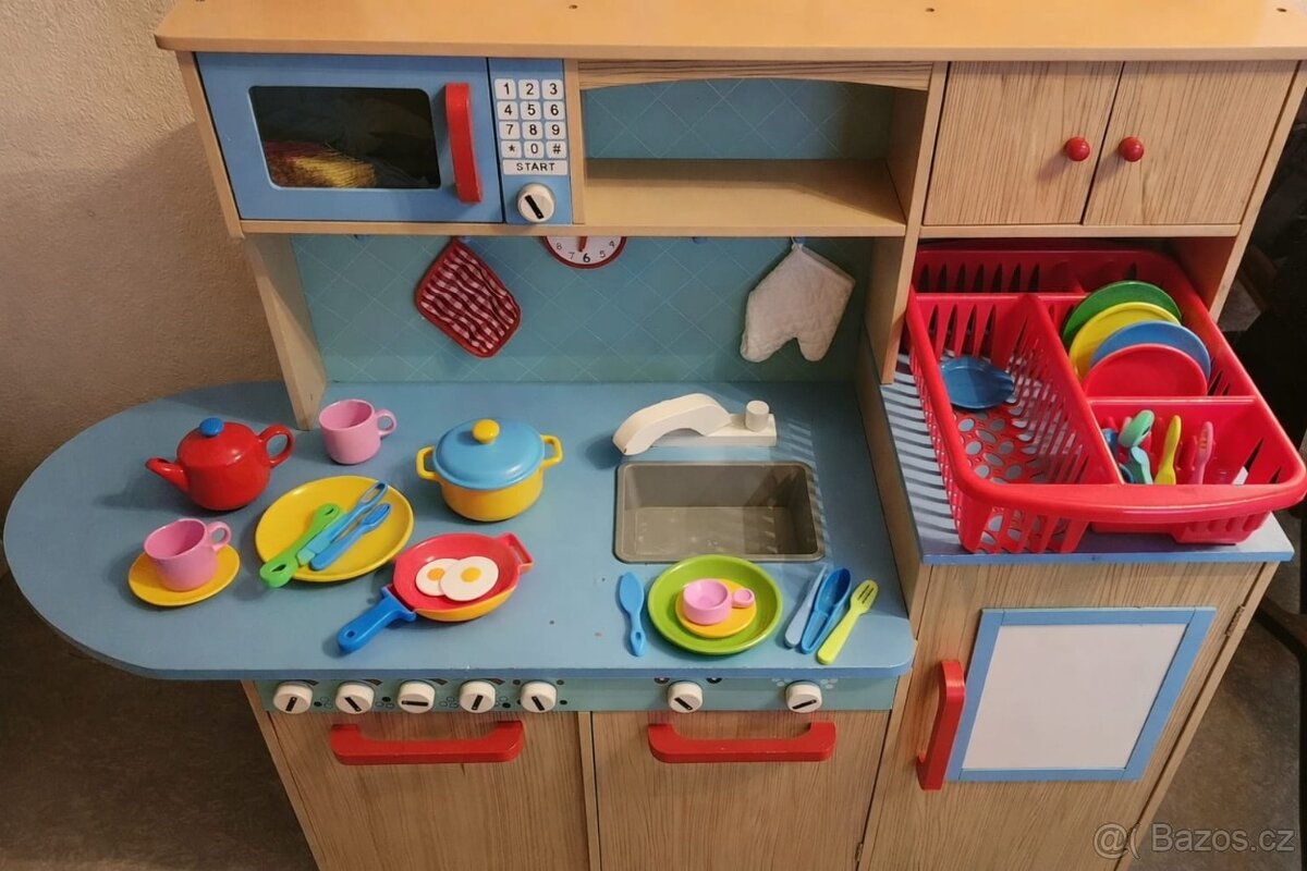 dětská kuchyňka + vybavení