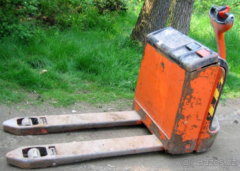 Linde T-18 elektrický bateriový paletový vozík