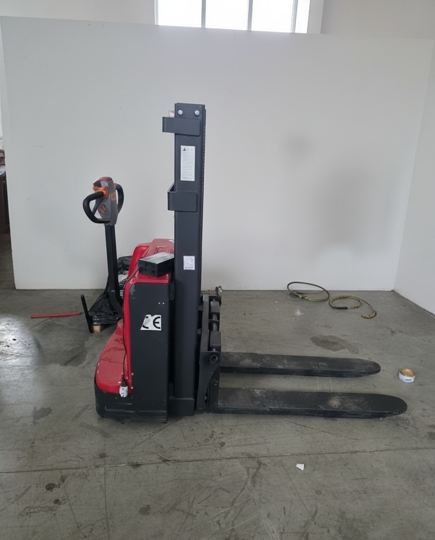 ručně vedený vysokozdvižný vozík