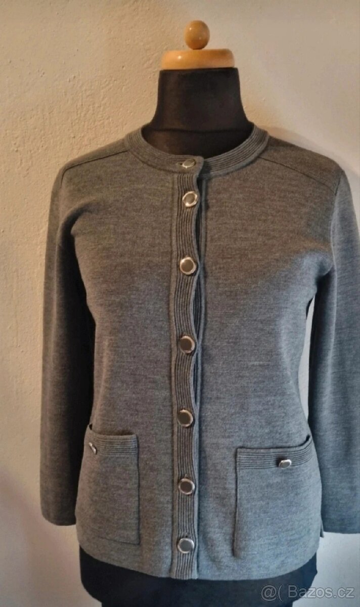 Nový kardigan. 50% merino vlny.